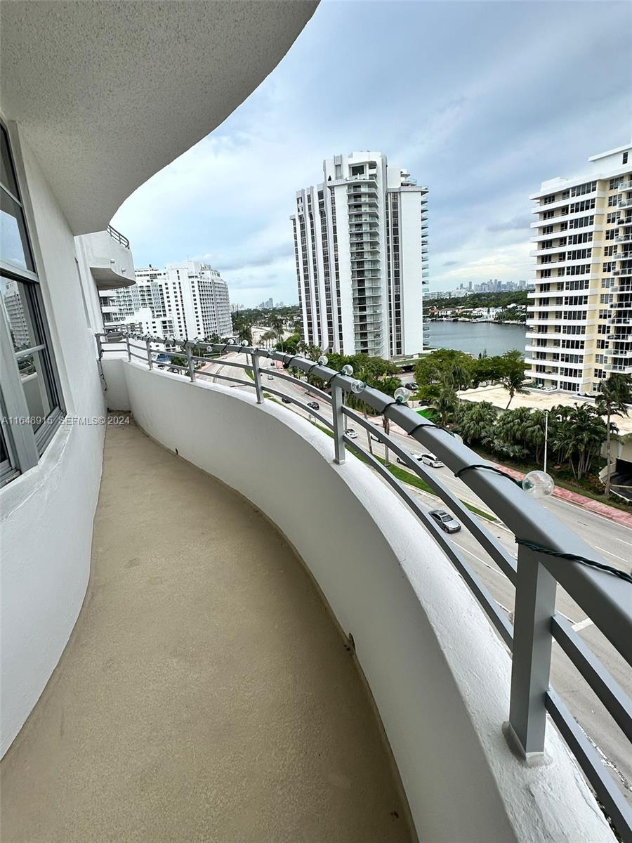 f3b61b38-3242 5555 Collins Ave # 10B, Miami Beach FL 33140 — #A11648915