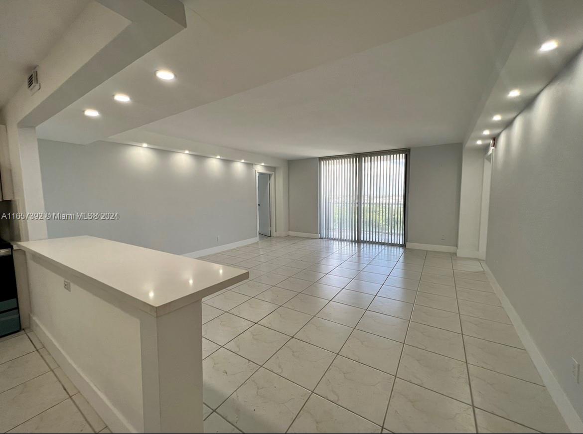 f3b61b38-3291 13499 Biscayne Blvd # 1405, North Miami FL 33181 — #A11657392
