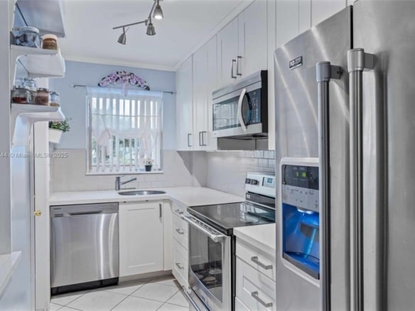 501 Blue Heron Dr # A, Hallandale Beach FL 33009 — #A11698744