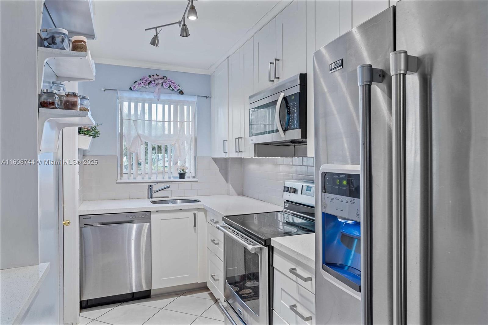 501 Blue Heron Dr # A, Hallandale Beach FL 33009 — #A11698744