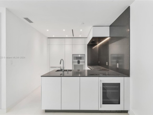 300 Biscayne Blvd Way # 5209, Miami FL 33131 — #A11704723