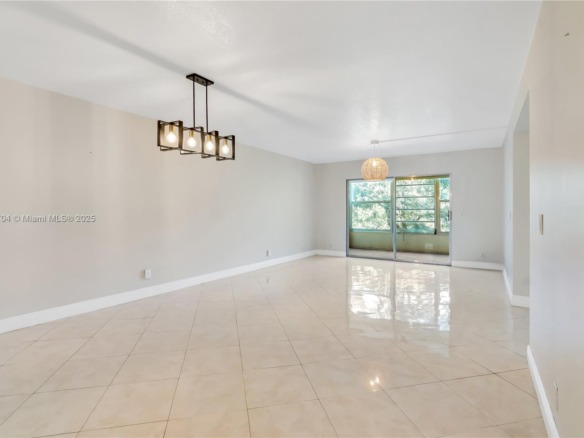 900 SW 125th Way # 304R, Pembroke Pines FL 33027 — #A11709704