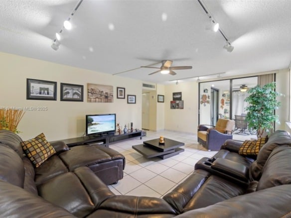 20401 NE 30th Ave # 8, Aventura FL 33180 — #A11716576