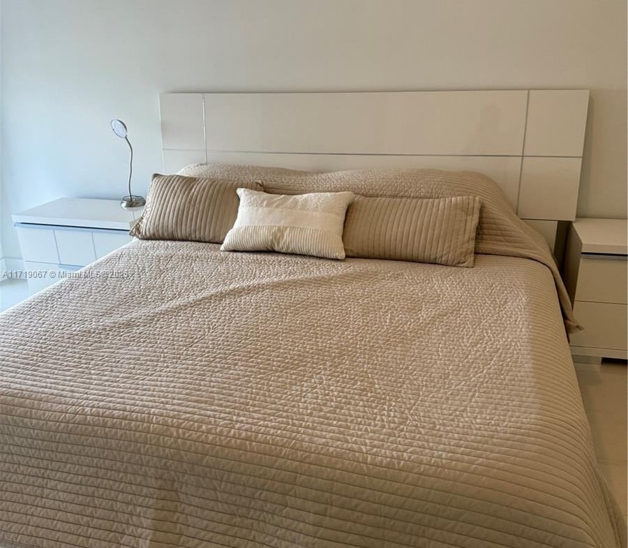 900