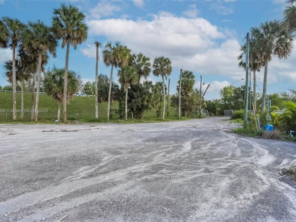 7601 Ellen Ln, West Palm Beach FL 33411 — #A11721159