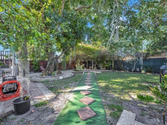 462 E 39th St, Hialeah FL 33013 — #A11721635