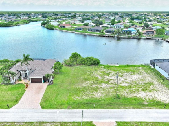 401 NW 24th Ter, Cape Coral FL 33993 — #A11842802
