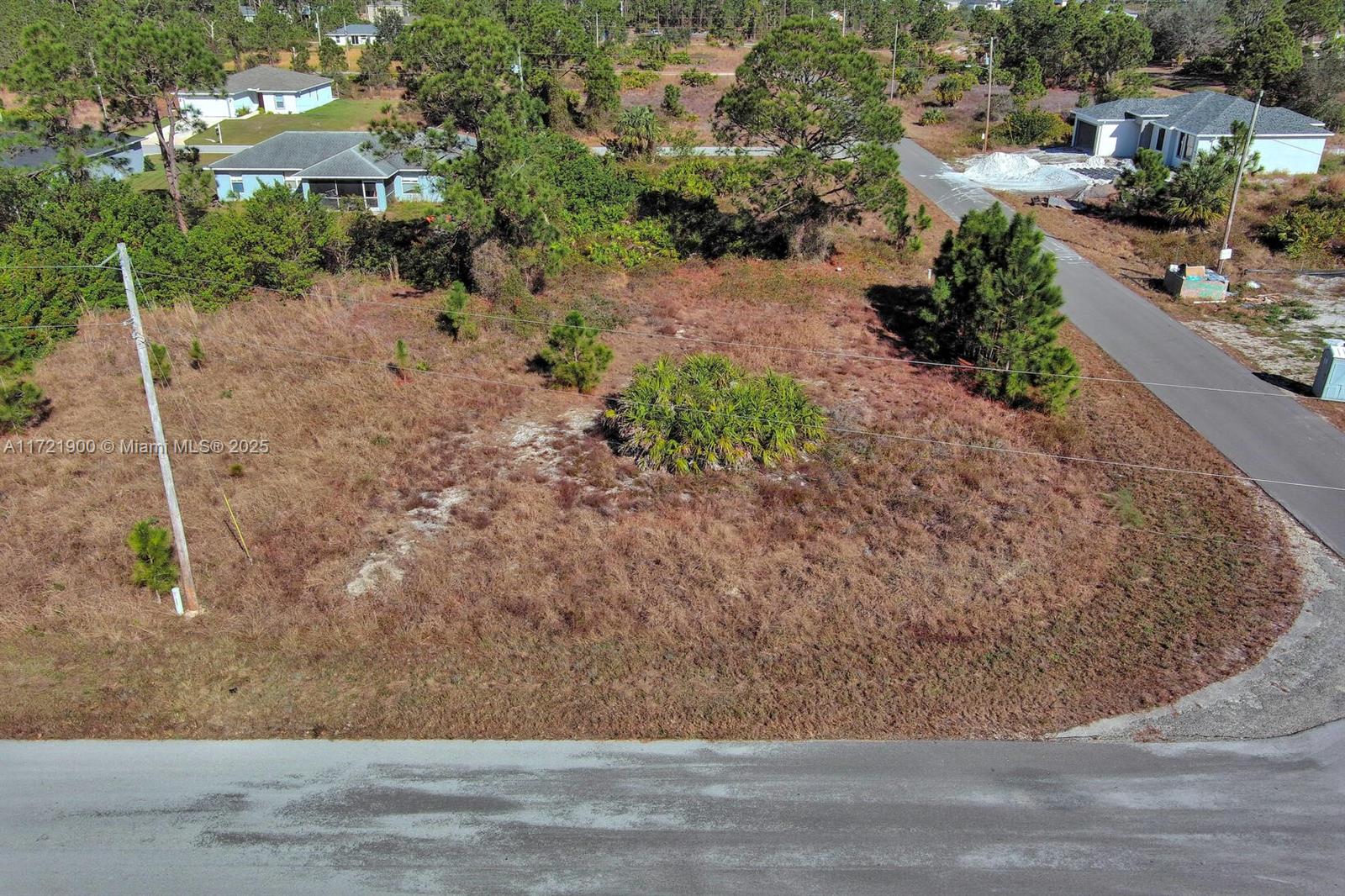 f3b61b38-3815 733 Bumby St E, Lehigh Acres FL 33974 — #A11721900