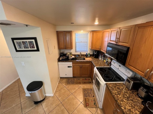 3300 W Rolling Hills Cir # 102, Davie FL 33328 — #A11725689