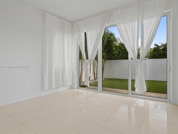 10296 NW 74th Ter, Doral FL 33178 — #A11728130