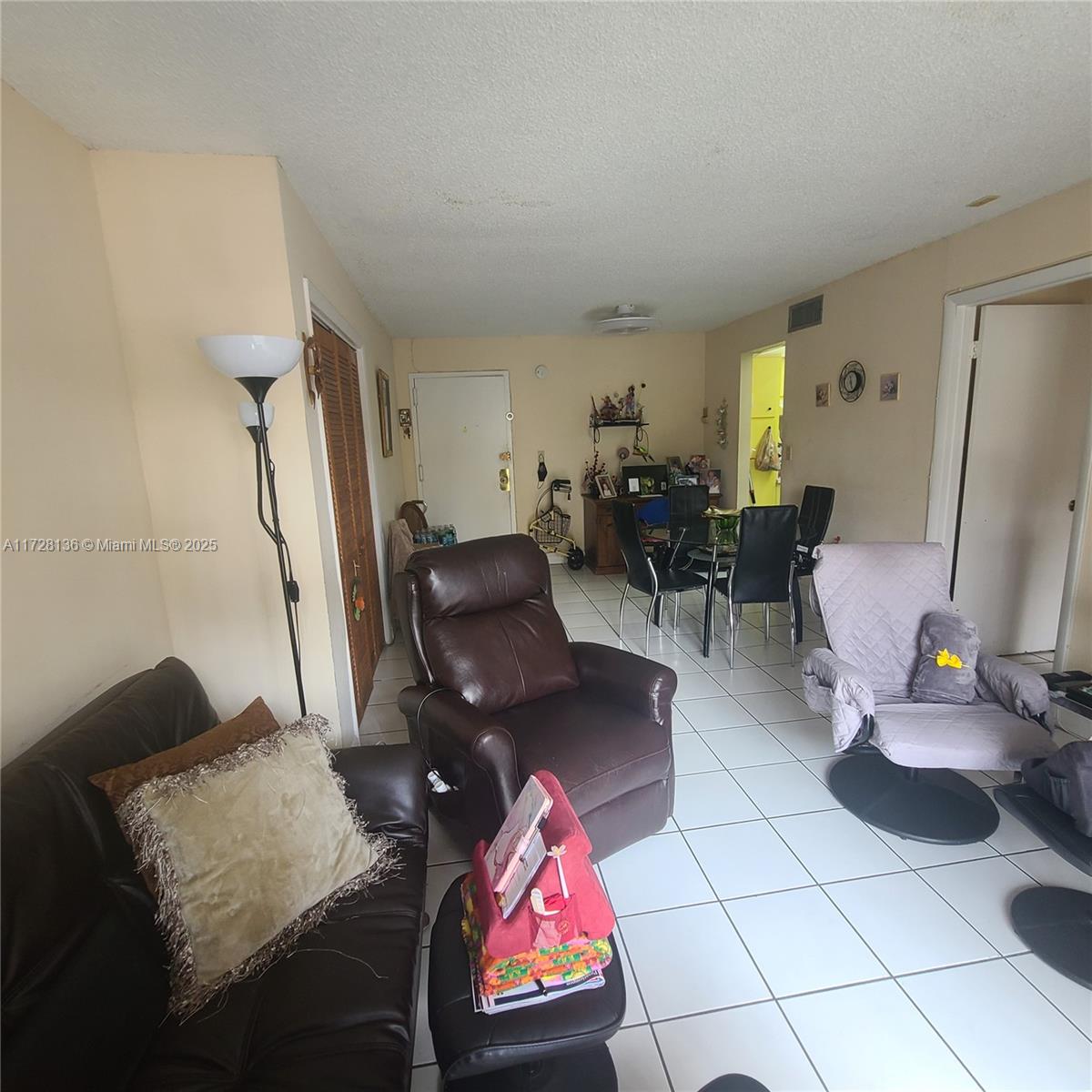 f3b61b38-3920 4803 NW 7th St # 14, Miami FL 33126 — #A11728136