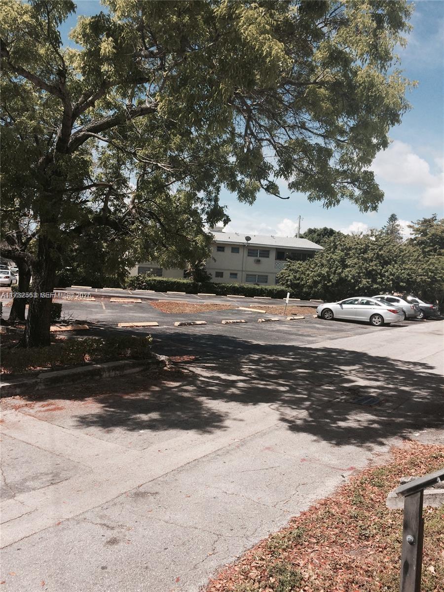 f3b61b38-3980 1948 NE 123rd St # 105, North Miami FL 33181 — #A11732563
