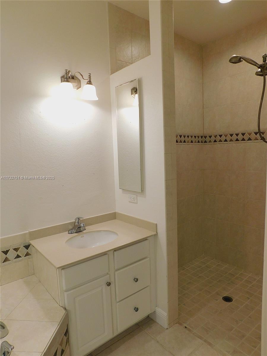 f3b61b38-3983 617 SE 7 ST, Cape Coral FL 33990 — #A11732751