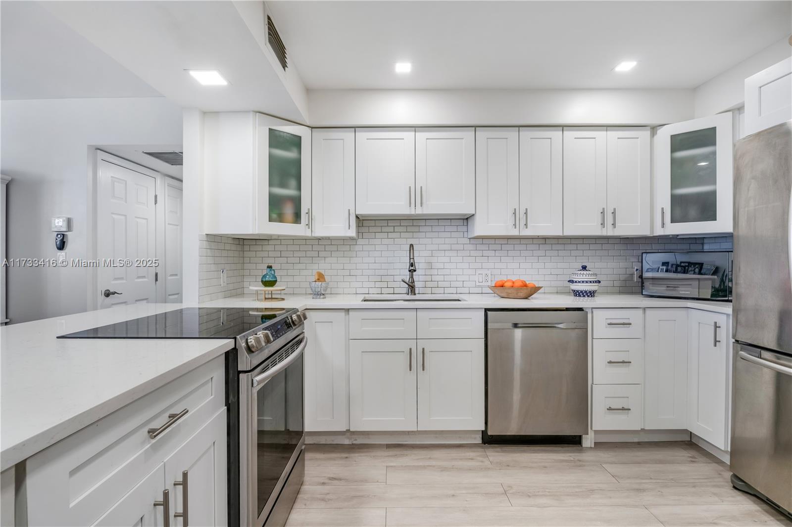 f3b61b38-3988 20379 W Country Club Dr # 939, Miami FL 33180 — #A11733416