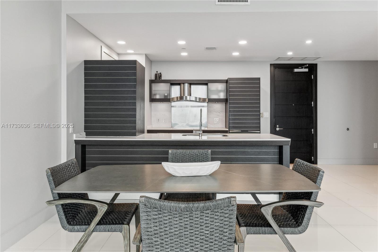 f3b61b38-3990 200 Biscayne Boulevard Way # 4912, Miami FL 33131 — #A11733636