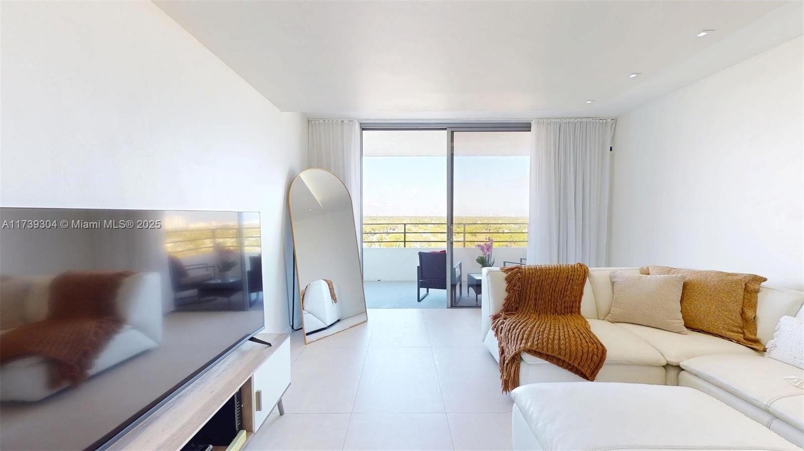 f3b61b38-4054 600 N Three Islands Blvd # 803, Hallandale Beach FL 33009 — #A11739304
