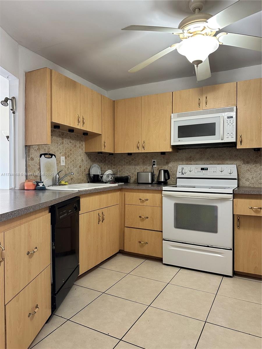 f3b61b38-4109 1750 NE 191st St # 4, Miami FL 33179 — #A11744168