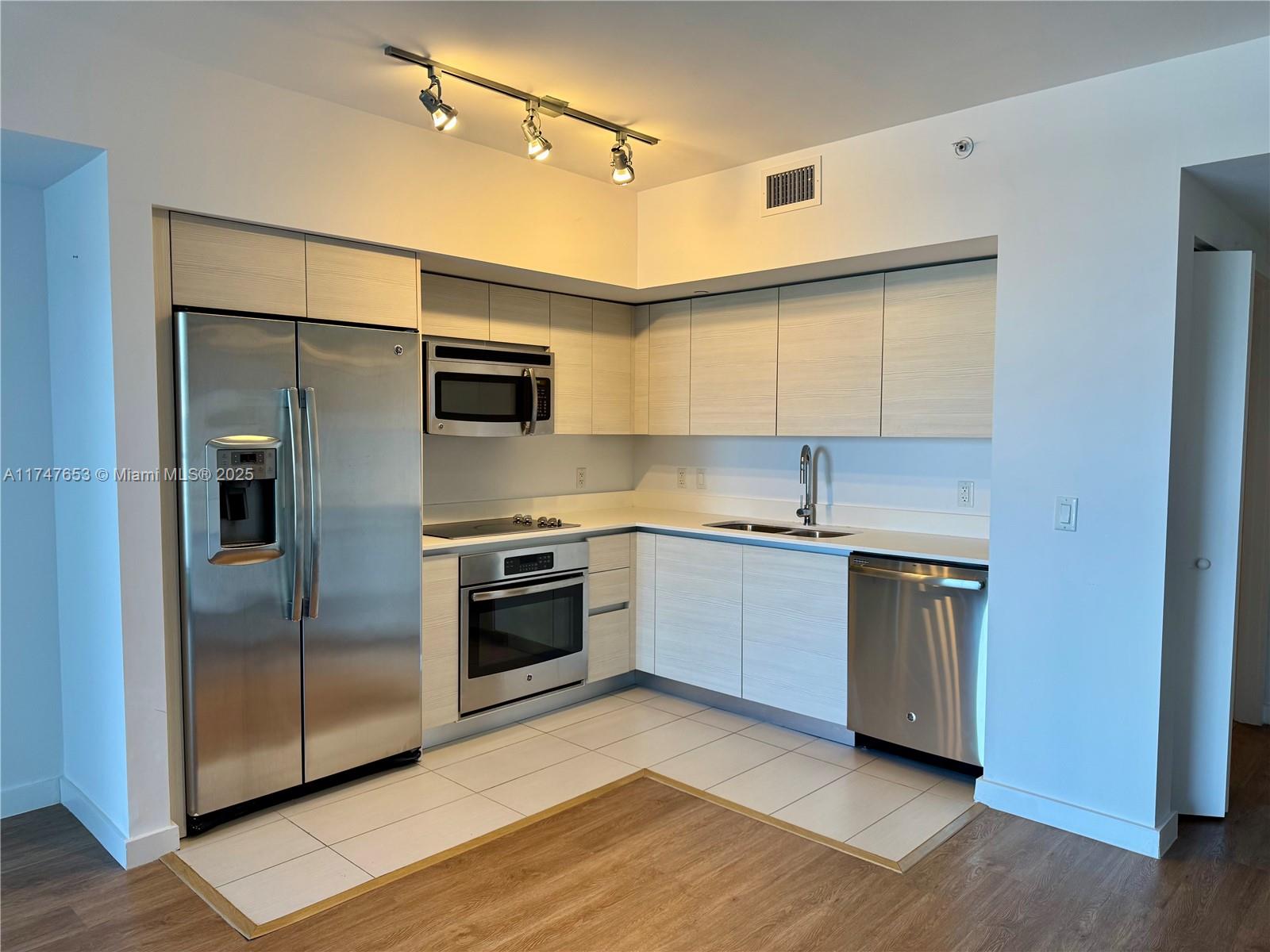 f3b61b38-4161 4250 Biscayne Blvd # 1006, Miami FL 33137 — #A11747653