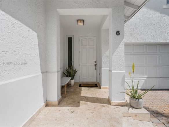 6 Coconut Ln, Key Biscayne FL 33149 — #A11748039