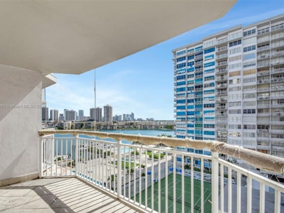 18051 Biscayne Blvd # 801, Aventura FL 33160 — #A11750080