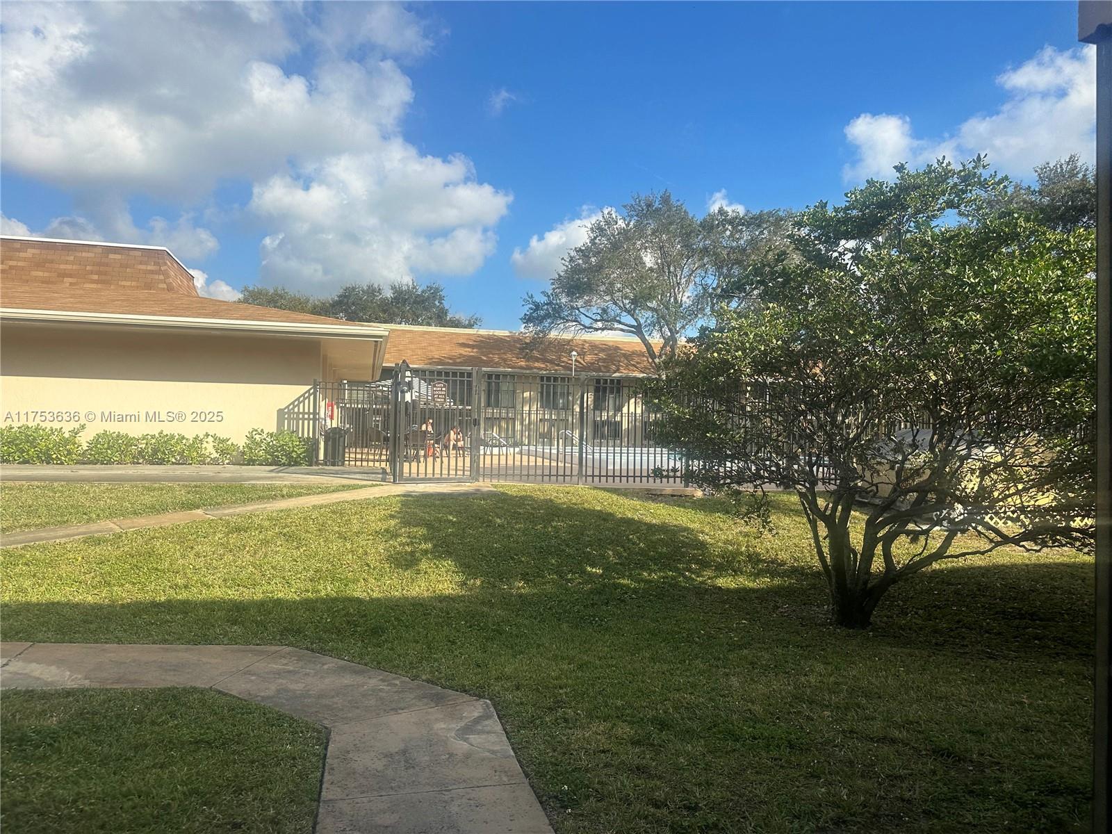 f3b61b38-4232 5851 Washington St # 84, Hollywood FL 33121 — #A11753636
