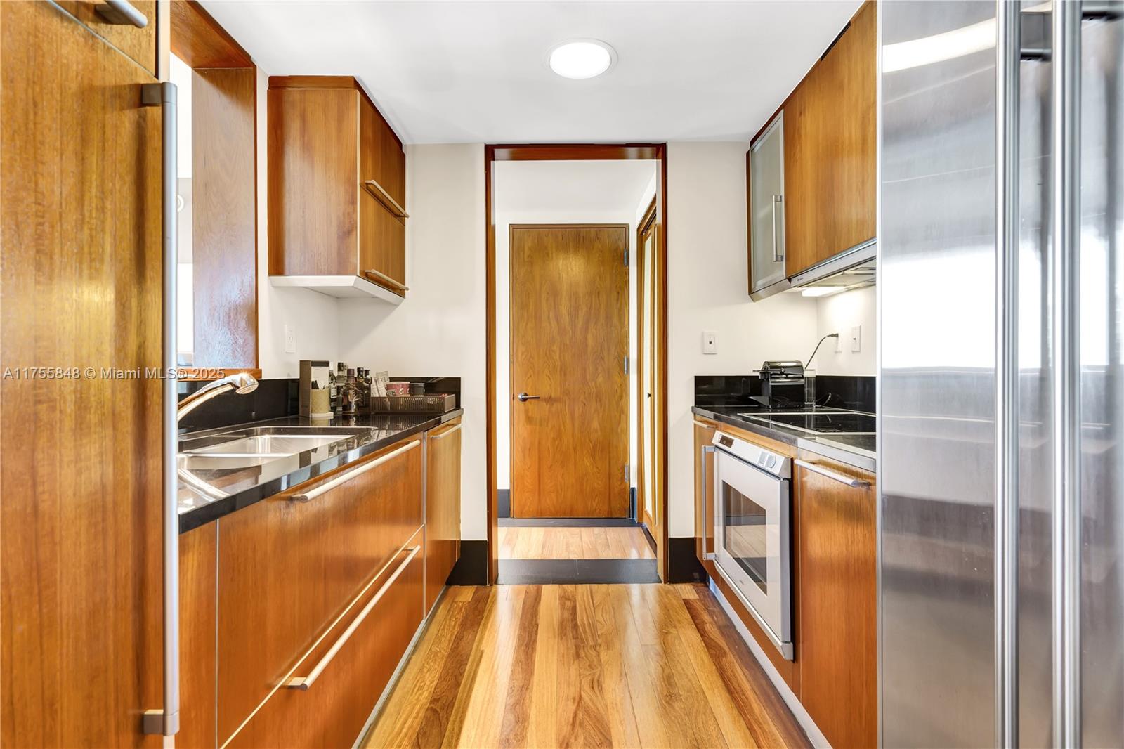 101 20, Miami Beach FL 33139 — #A11755848