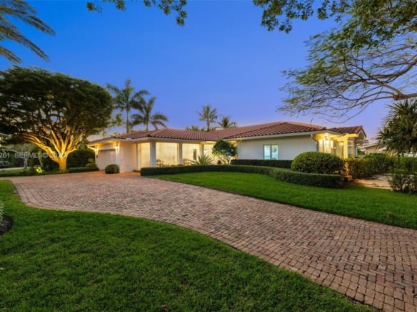 1117 Bella Vista Ave, Coral Gables FL 33156 — #A11759261