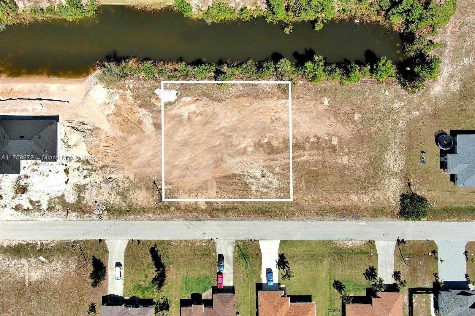 f3b61b38-4333 1611 NW 2nd St, Cape Coral FL 33993 — #A11759979