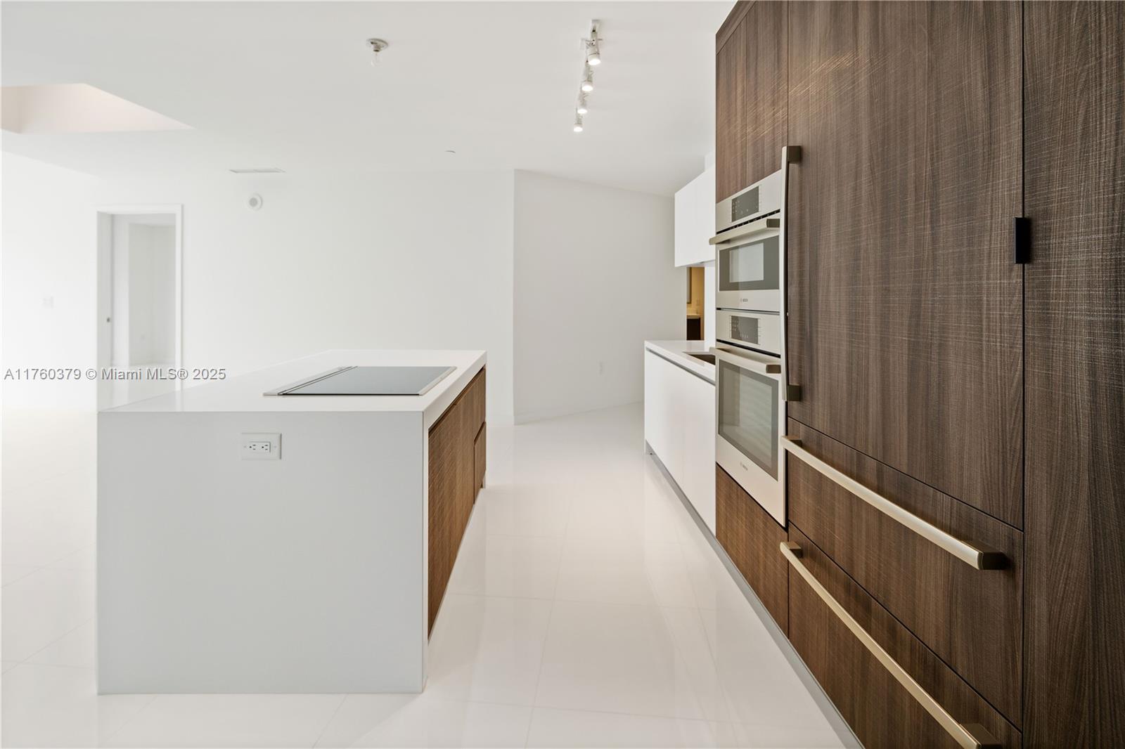 f3b61b38-4344 851 NE 1st Ave # 4203, Miami FL 33132 — #A11760379