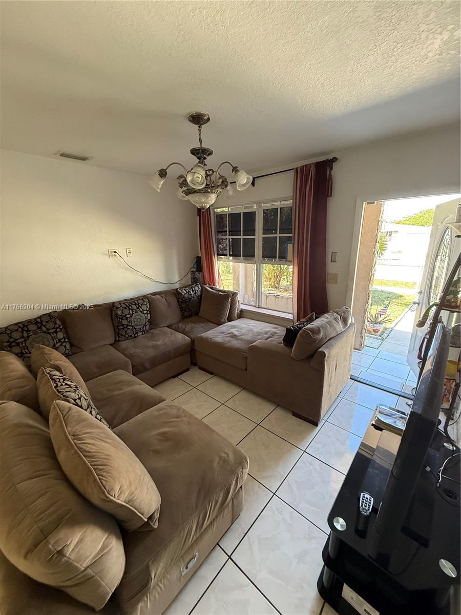 f3b61b38-4426 3221 SW 47th Ave, West Park FL 33023 — #A11766204