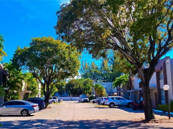 14241 Memorial Hwy # 9F, Miami FL 33161 — #A11769138