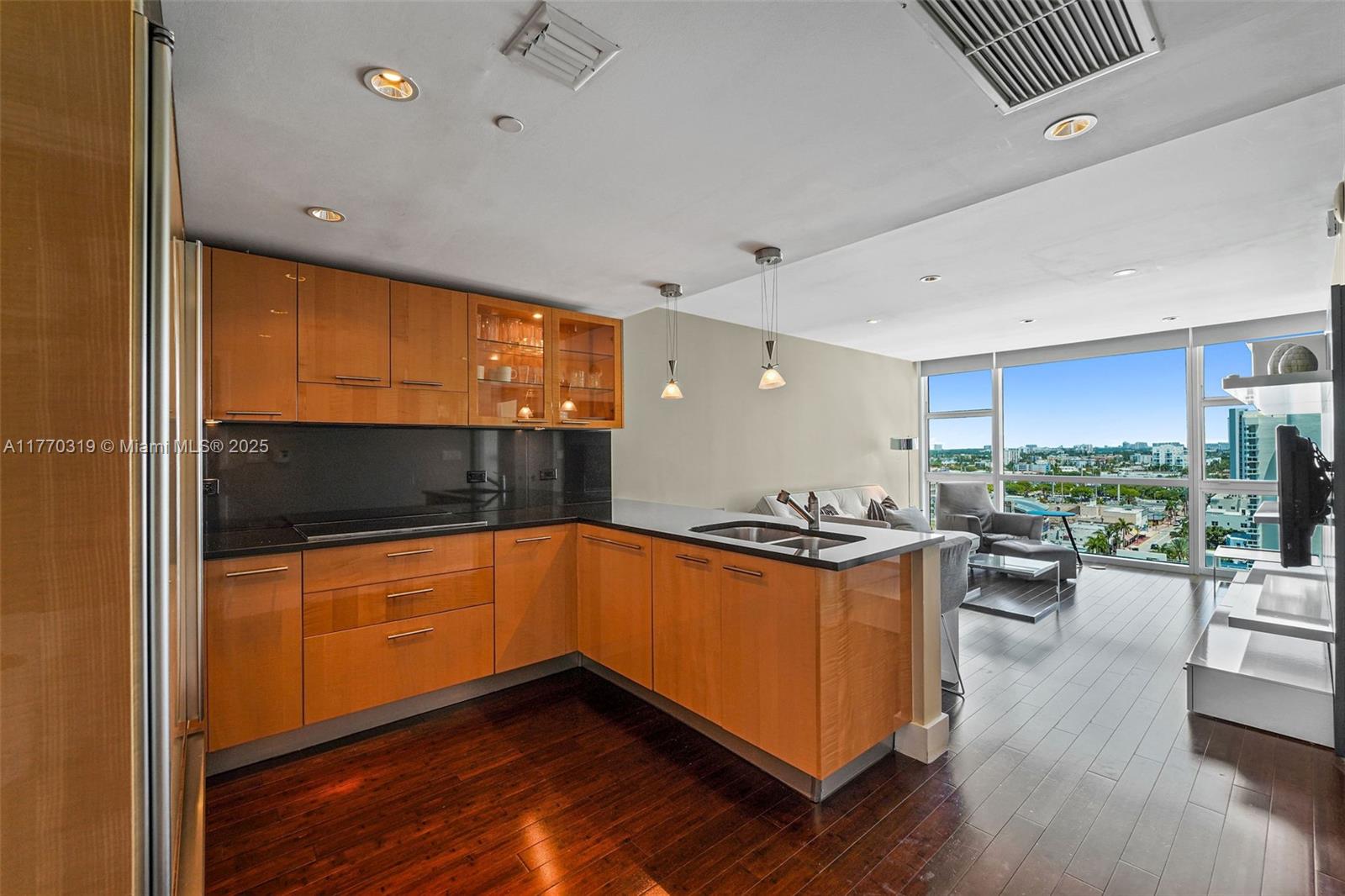 f3b61b38-4500 6801 Collins Ave, Miami Beach FL 33141 — #A11770319
