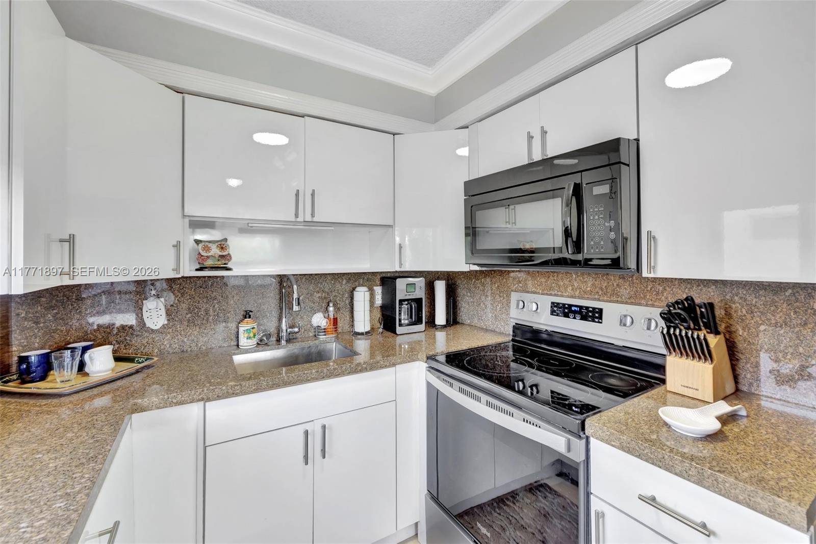 f3b61b38-4526 1012 SW 11th St # 20N, Hallandale Beach FL 33009 — #A11771897
