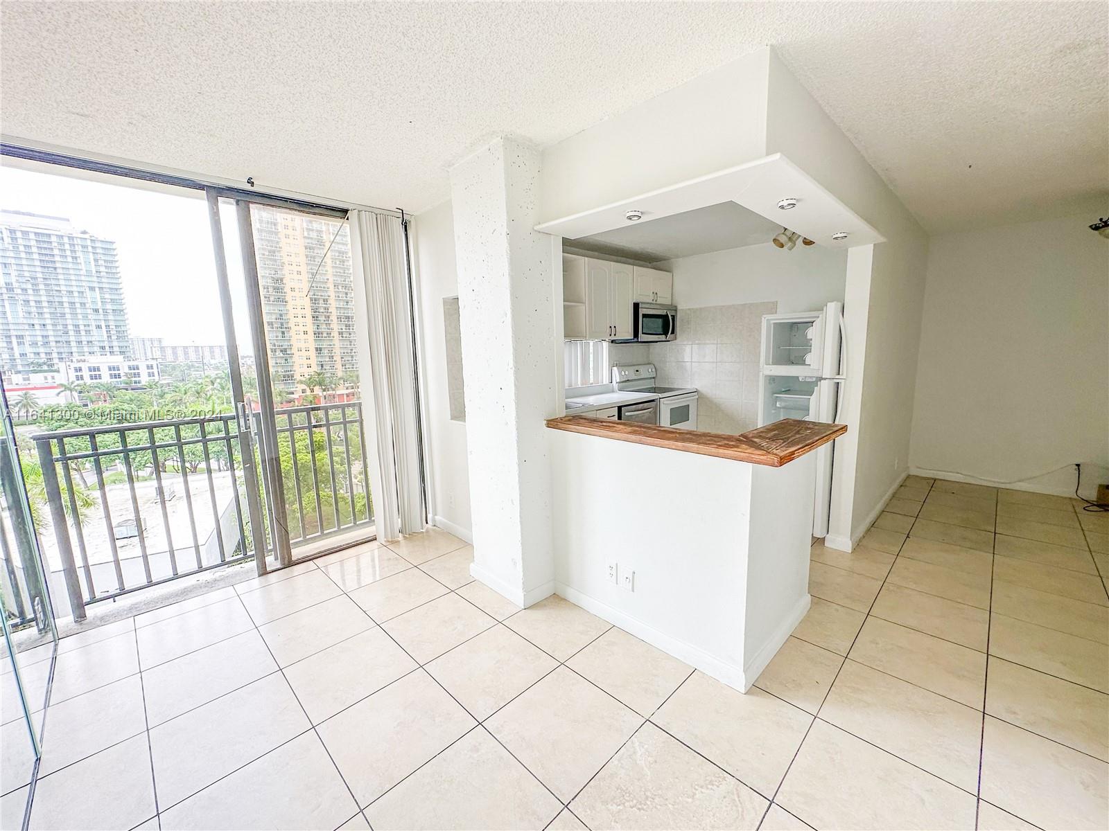 f3b61b38-453 17021 N Bay Rd # 915, Sunny Isles Beach FL 33160 — #A11641300