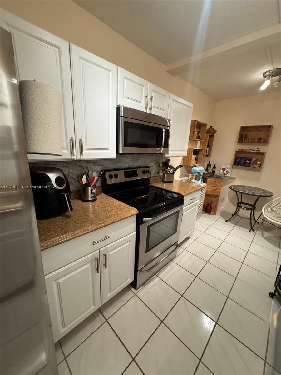f3b61b38-4562 4330 Hillcrest Dr # 304, Hollywood FL 33021 — #A11773633
