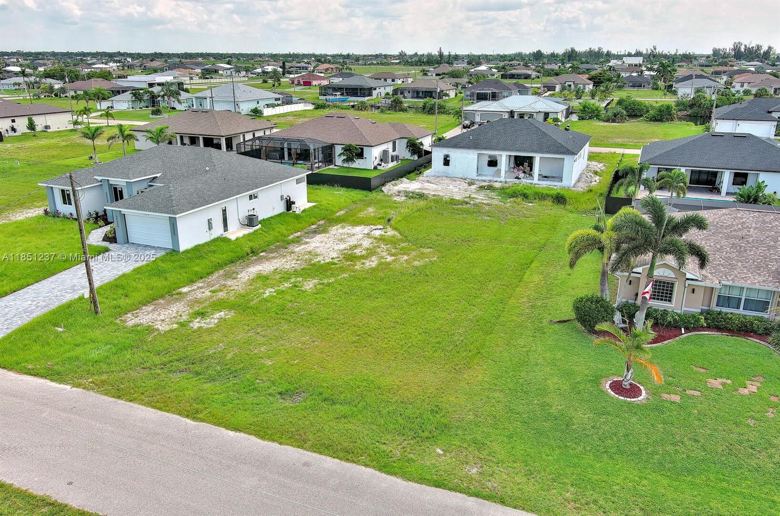f3b61b38-462 1025 NW 35th Place, Cape Coral FL 33993 — #A11851237