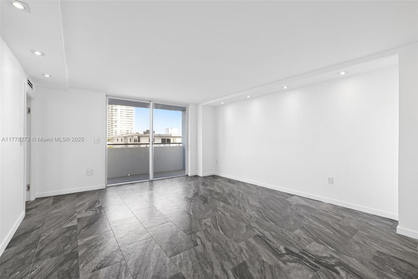 f3b61b38-4622 1658 Bay Rd # 504, Miami Beach FL 33139 — #A11778273