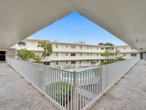 1895 Venice Park Dr # 16B, North Miami FL 33181 — #A11780647