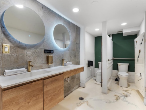 10648 FOUNTAINBLEAU BLVD, Miami FL 33172 — #A11783082