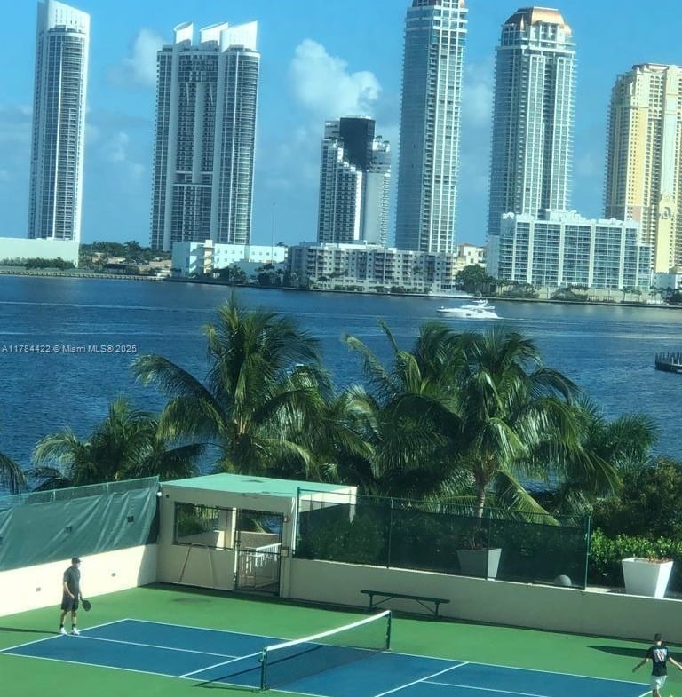 768