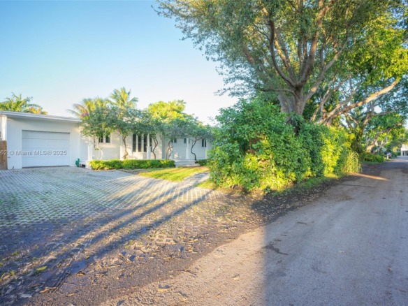 355 Redwood Ln, Key Biscayne FL 33149 — #A11849162