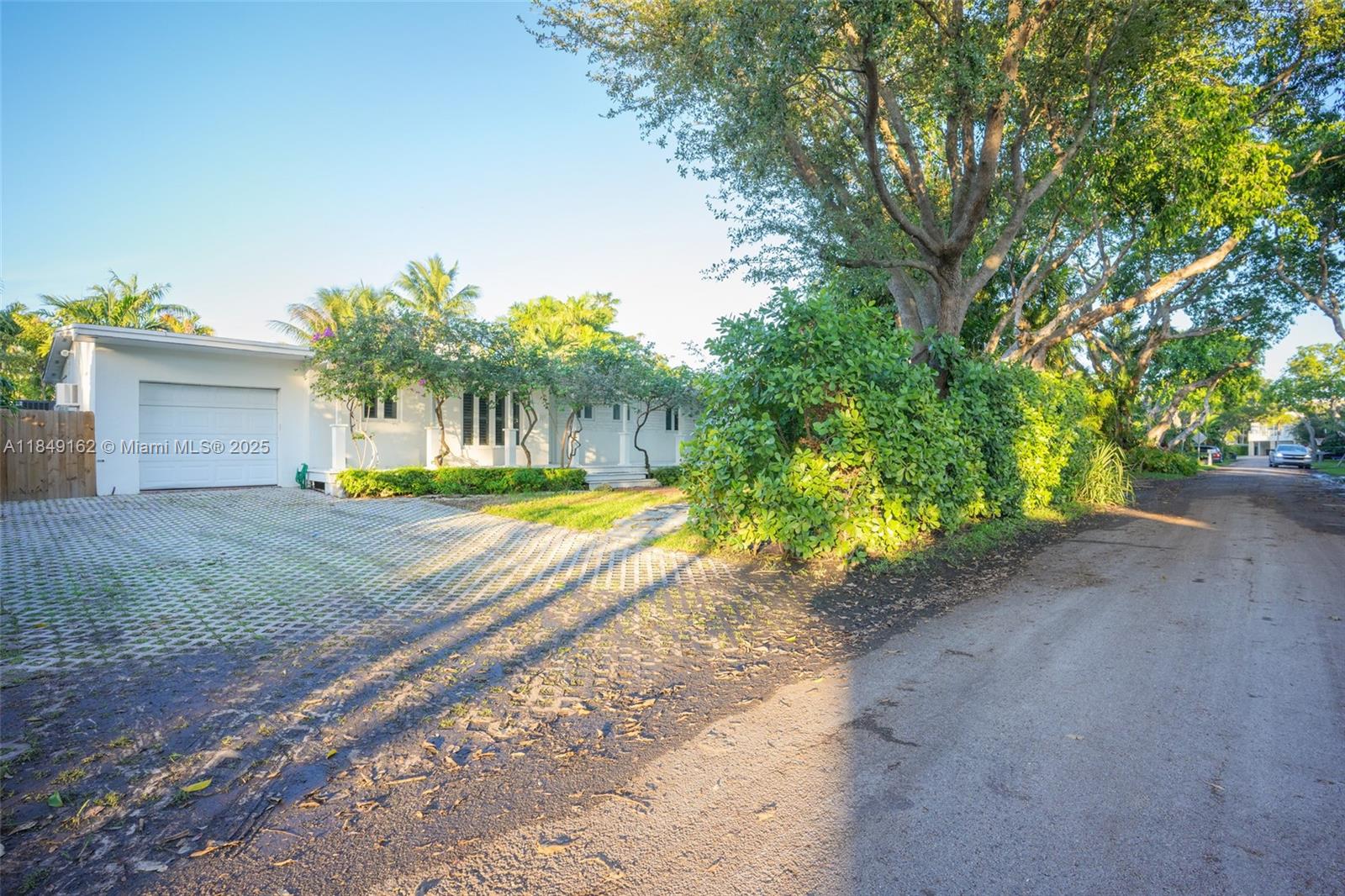 f3b61b38-474 355 Redwood Ln, Key Biscayne FL 33149 — #A11849162