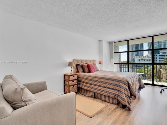 600 Parkview Dr, Hallandale Beach FL 33009 — #A11788621