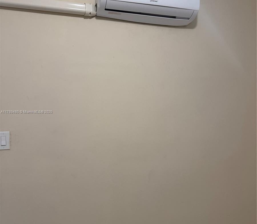 900