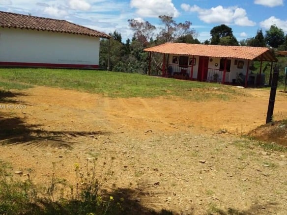 Guarne Vereda Brizuela, Other Country – Not In USA FL 054050 — #A11790266