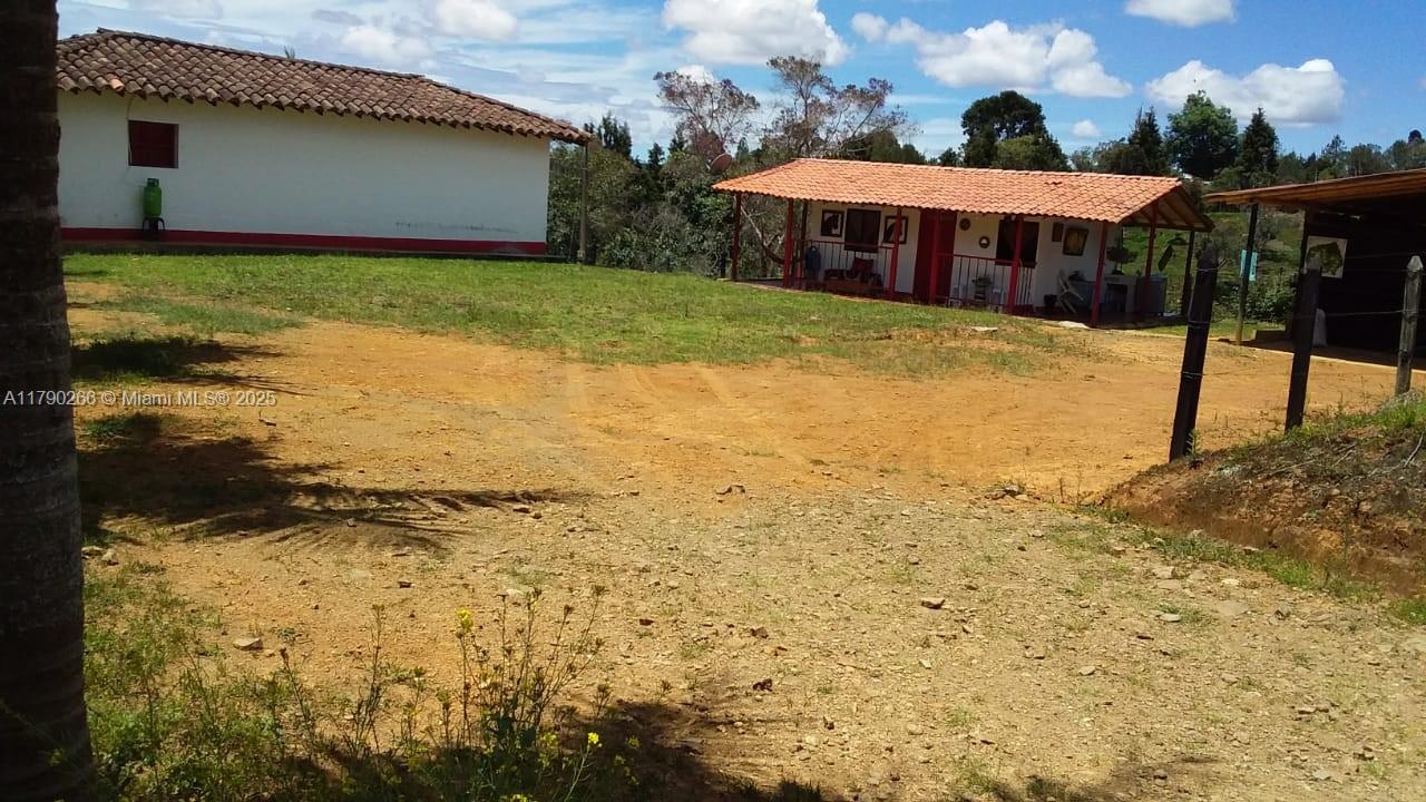Guarne Vereda Brizuela, Other Country – Not In USA FL 054050 — #A11790266