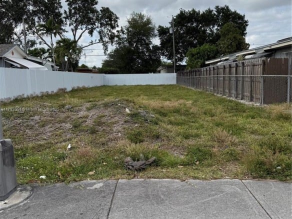 137 W 32 ST, Hialeah FL 33012 — #A11793051