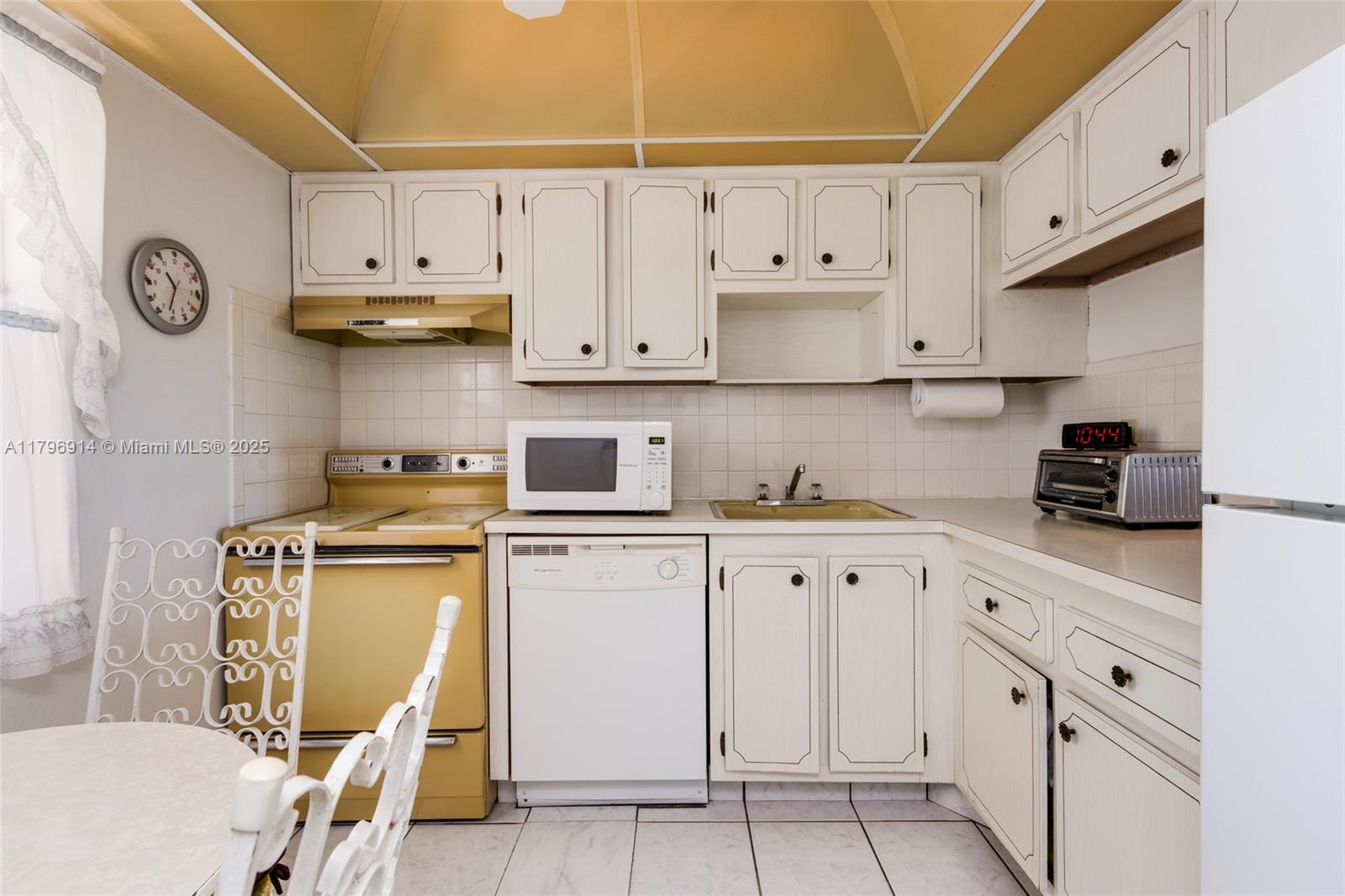 f3b61b38-4936 1005 Country Club Dr # 307, Margate FL 33063 — #A11796914