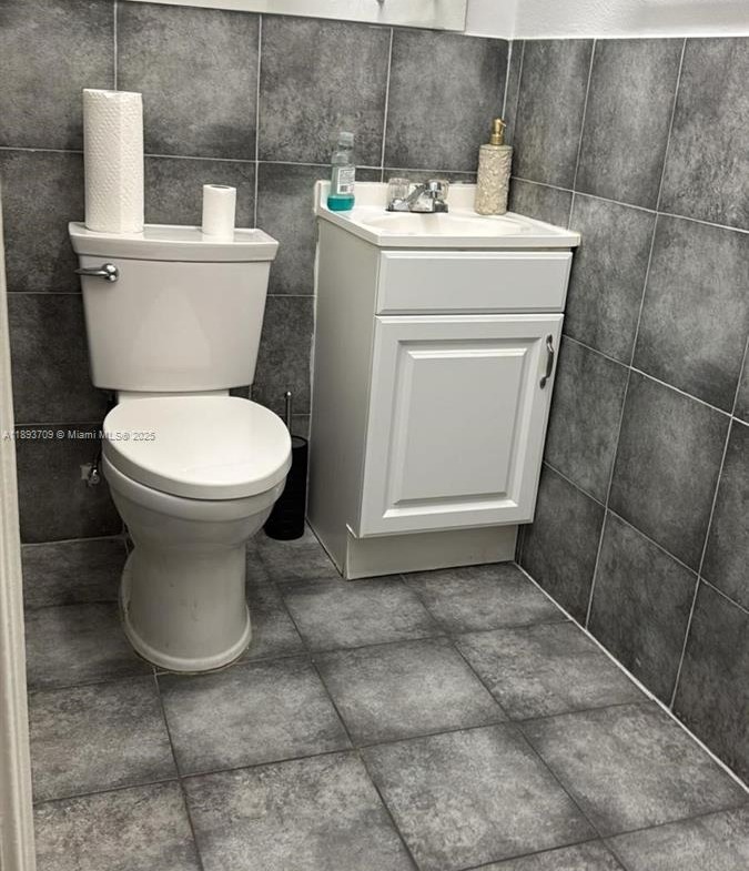 675