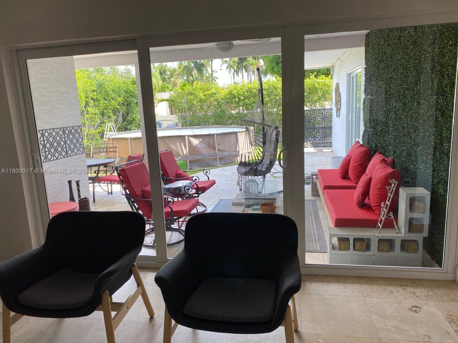 f3b61b38-5007 1103 Washington St, Hollywood FL 33019 — #A11800017